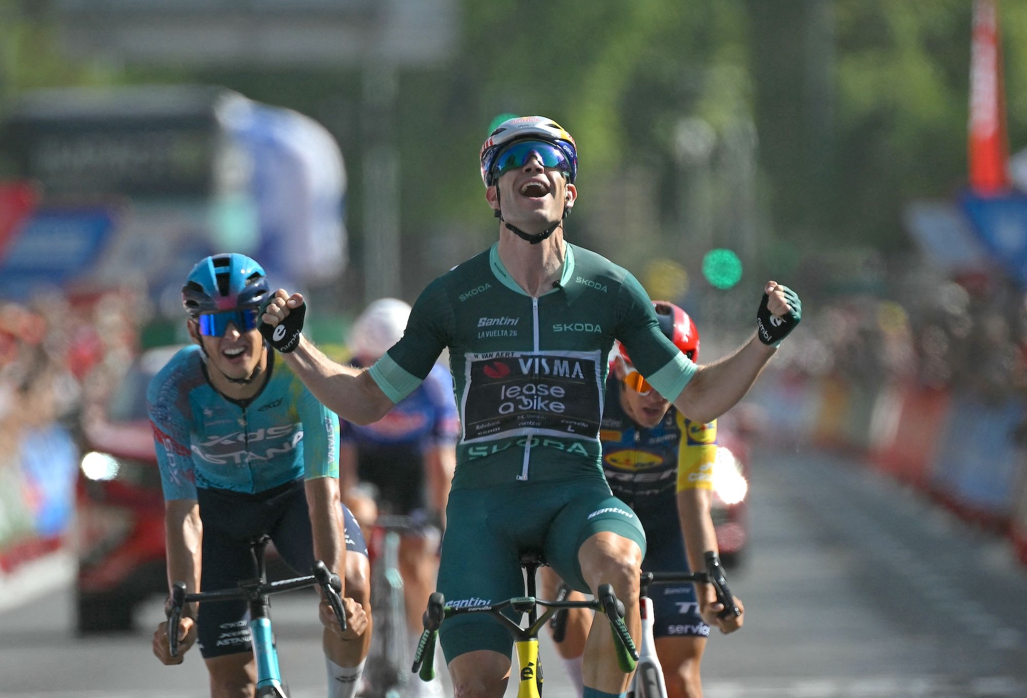 Cyclingnews La Vuelta Stage 15 report - Van Aert wins from five-rider breakaway source image for YOYO bicycle industry report
