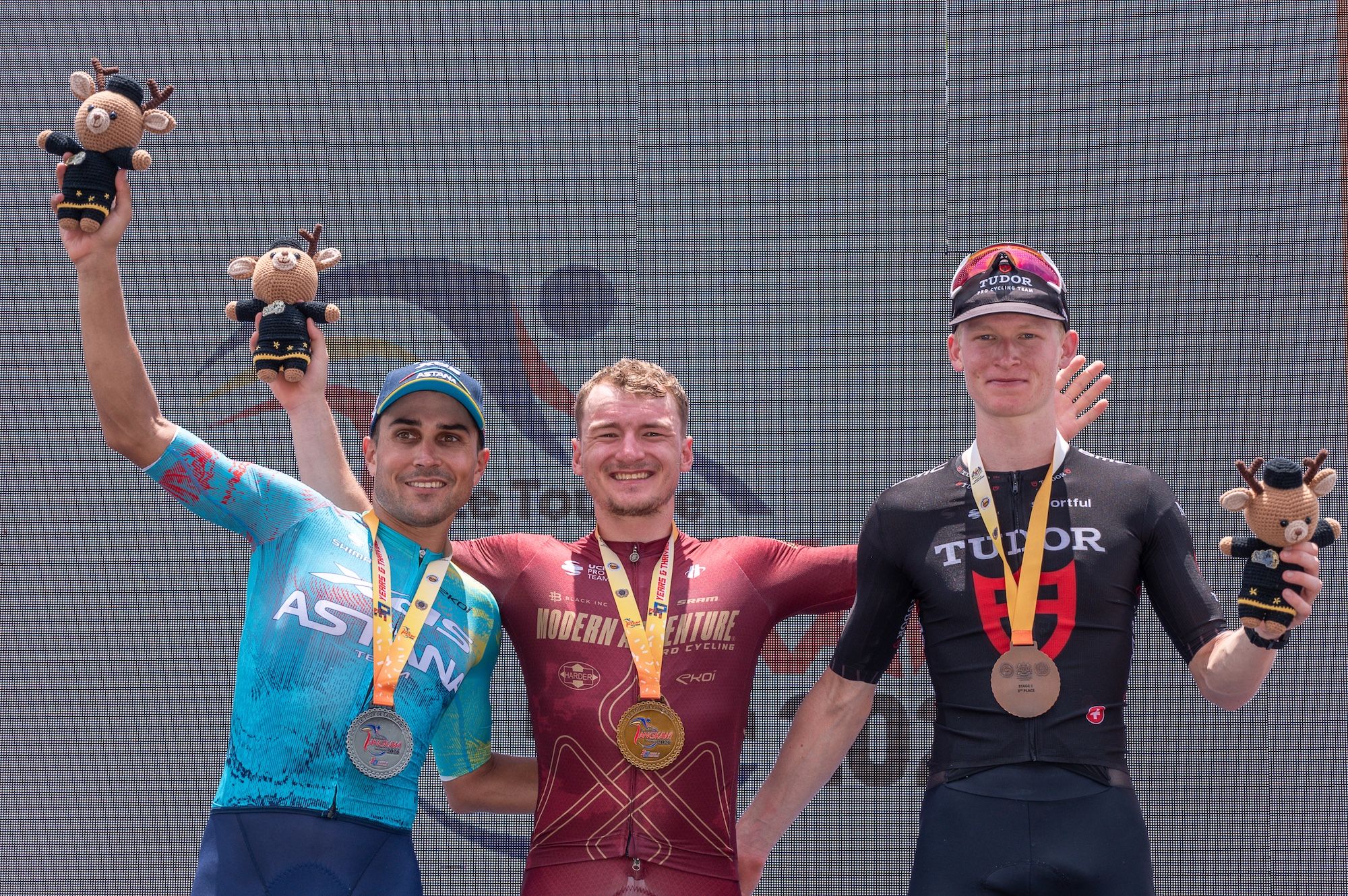 Pickrell、Malucelli 與 Van Den Boer 第 6 站頒獎(圖片:Le Tour de Langkawi/Cyclingnews) source image for YOYO bicycle industry report