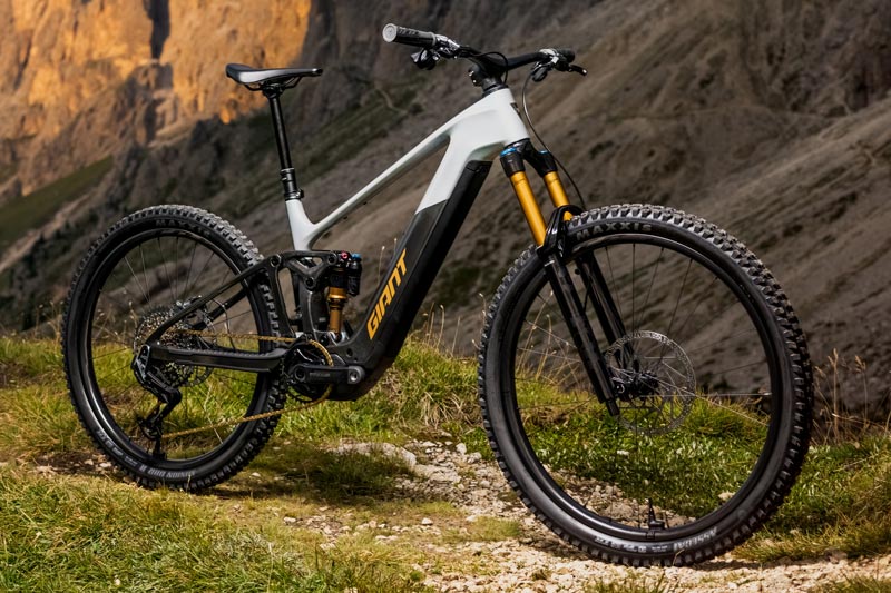 Trance Advanced E+ 0 具名首騎（攝影：Sterling Lorence／The Loam Wolf） source image for YOYO bicycle industry report